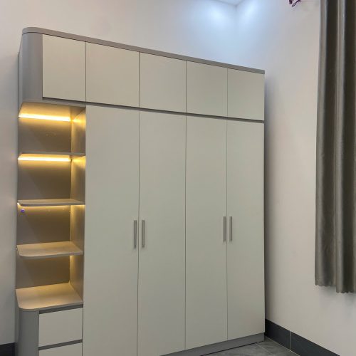 Tủ gỗ sang trọng có ngăn decor